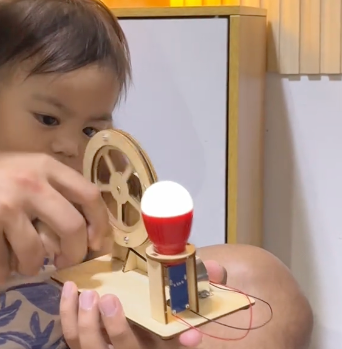 Generator prądu - Model edukacyjny dla dzieci - do samodzielnego złożenia